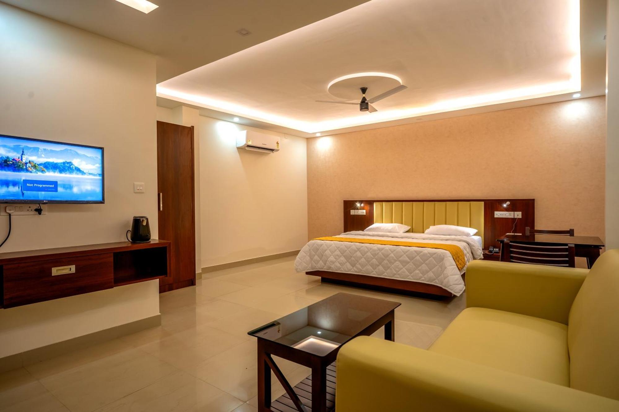 Metro Residency Hotel Tirur Exterior photo